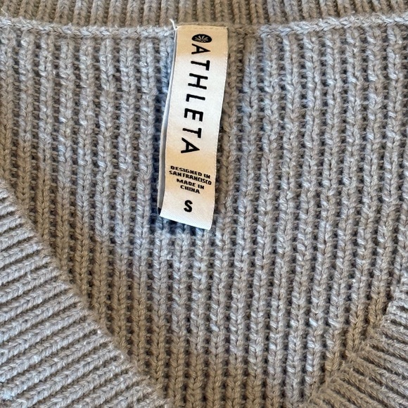 Athleta blue grey chunky V-neck sweater, size small - Picture 4 of 9